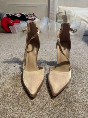 Elegant Women's Pointed Toe Ankle Strap Heels with Tulle Bow - Champagne